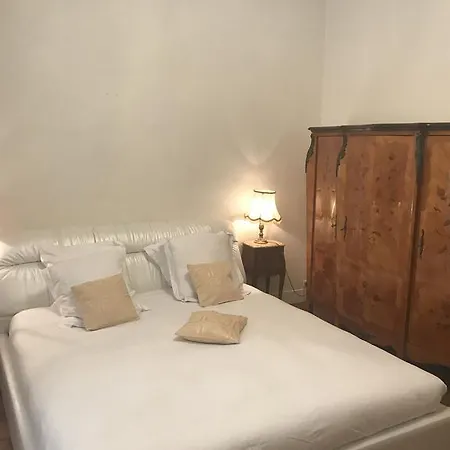Apartment Hala Paris