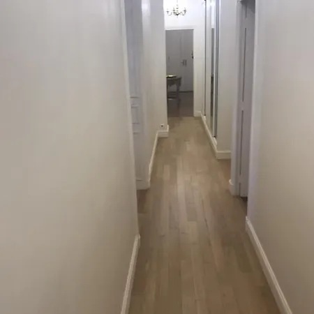 Apartment Hala Paris