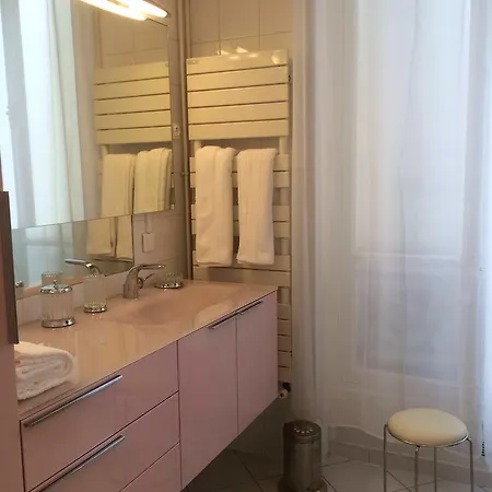 Apartment Hala Paris